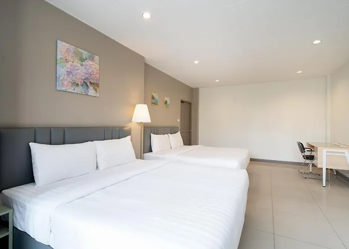 Grand 3br Townhouse In The Heart Of Bkk - Emsphere *