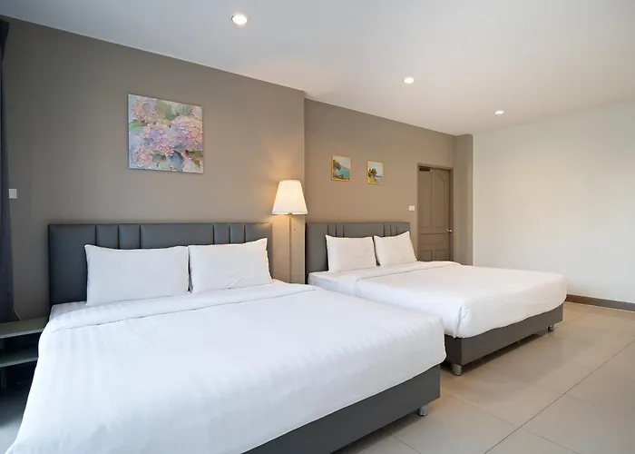 Grand 3br Townhouse In The Heart Of Bkk - Emsphere