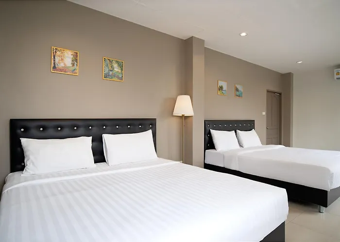 Grand 3br Townhouse In The Heart Of Bkk - Emsphere