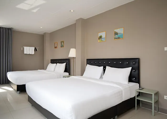 Grand 3br Townhouse In The Heart Of Bkk - Emsphere