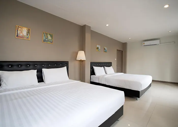 Grand 3br Townhouse In The Heart Of Bkk - Emsphere