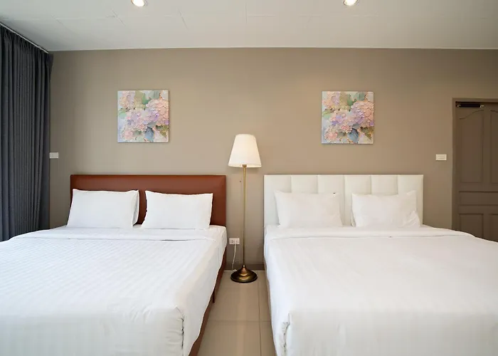 Grand 3br Townhouse In The Heart Of Bkk - Emsphere