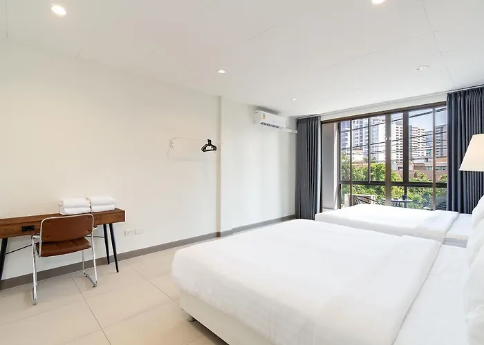 Grand 3br Townhouse In The Heart Of Bkk - Emsphere