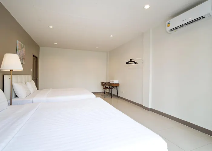 Grand 3br Townhouse In The Heart Of Bkk - Emsphere *