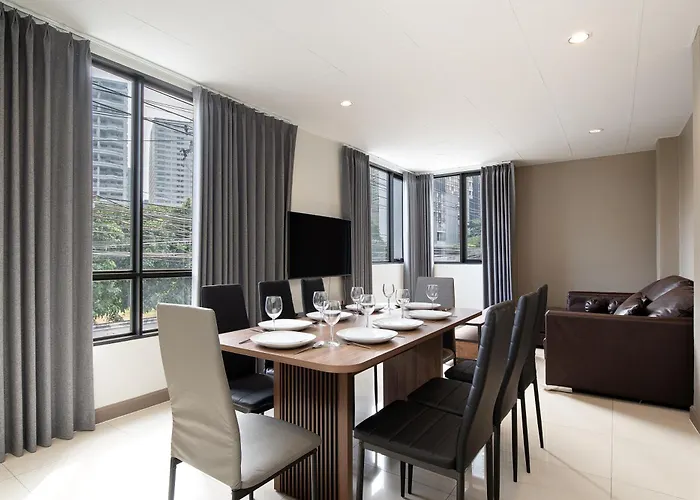 Grand 3br Townhouse In The Heart Of Bkk - Emsphere Appartement *