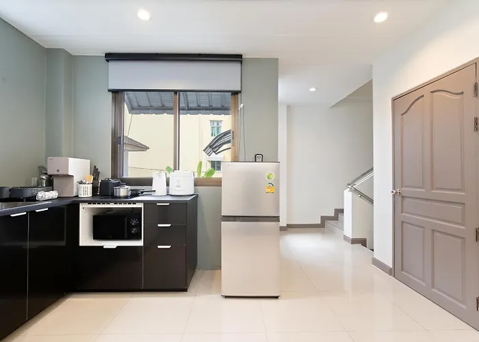 Grand 3br Townhouse In The Heart Of Bkk - Emsphere Bangkok