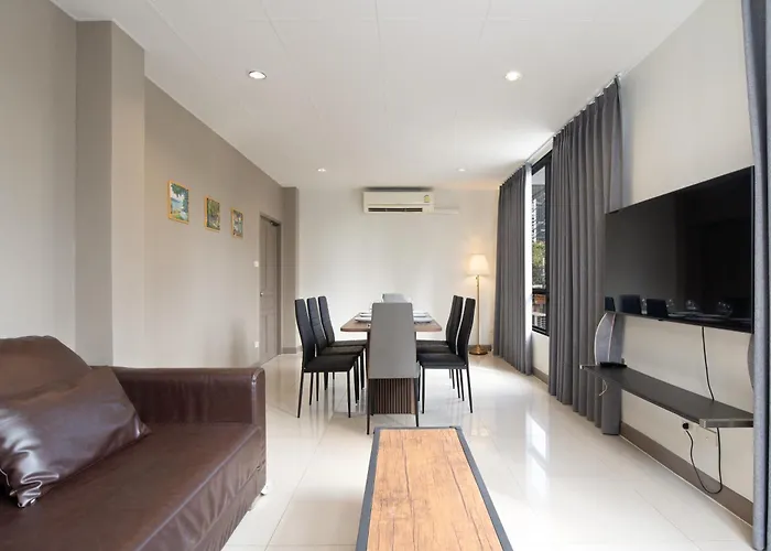Grand 3br Townhouse In The Heart Of Bkk - Emsphere * Bangkok