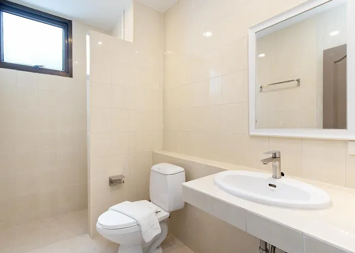 Grand 3br Townhouse In The Heart Of Bkk - Emsphere Appartement