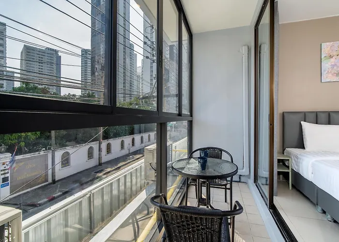 Grand 3br Townhouse In The Heart Of Bkk - Emsphere Appartement *