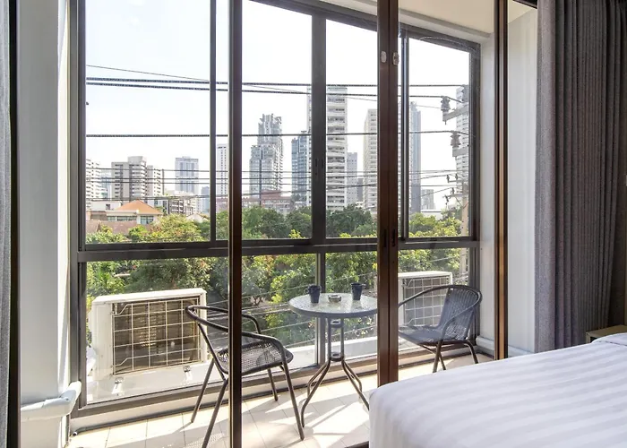 Grand 3br Townhouse In The Heart Of Bkk - Emsphere