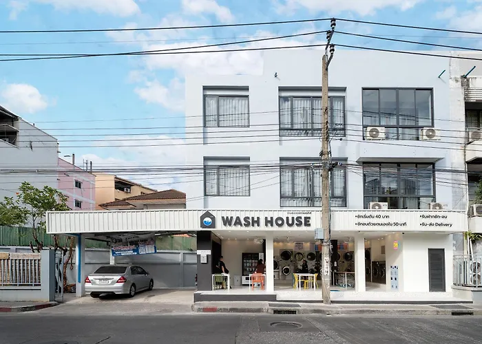 Grand 3br Townhouse In The Heart Of Bkk - Emsphere