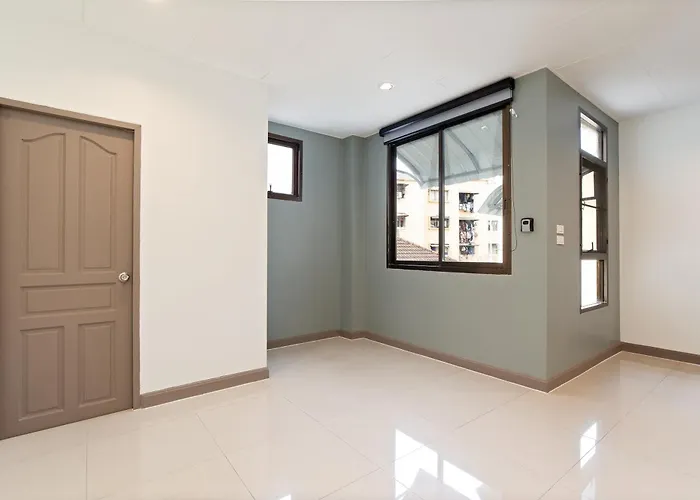 Grand 3br Townhouse In The Heart Of Bkk - Emsphere Appartement *