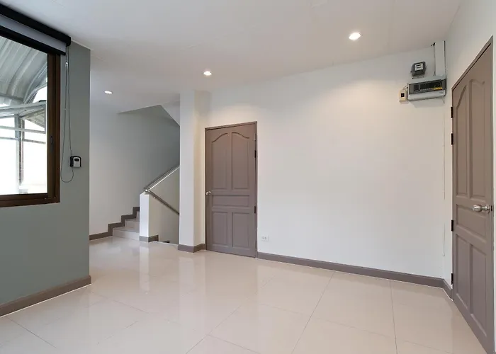 Grand 3br Townhouse In The Heart Of Bkk - Emsphere Appartement